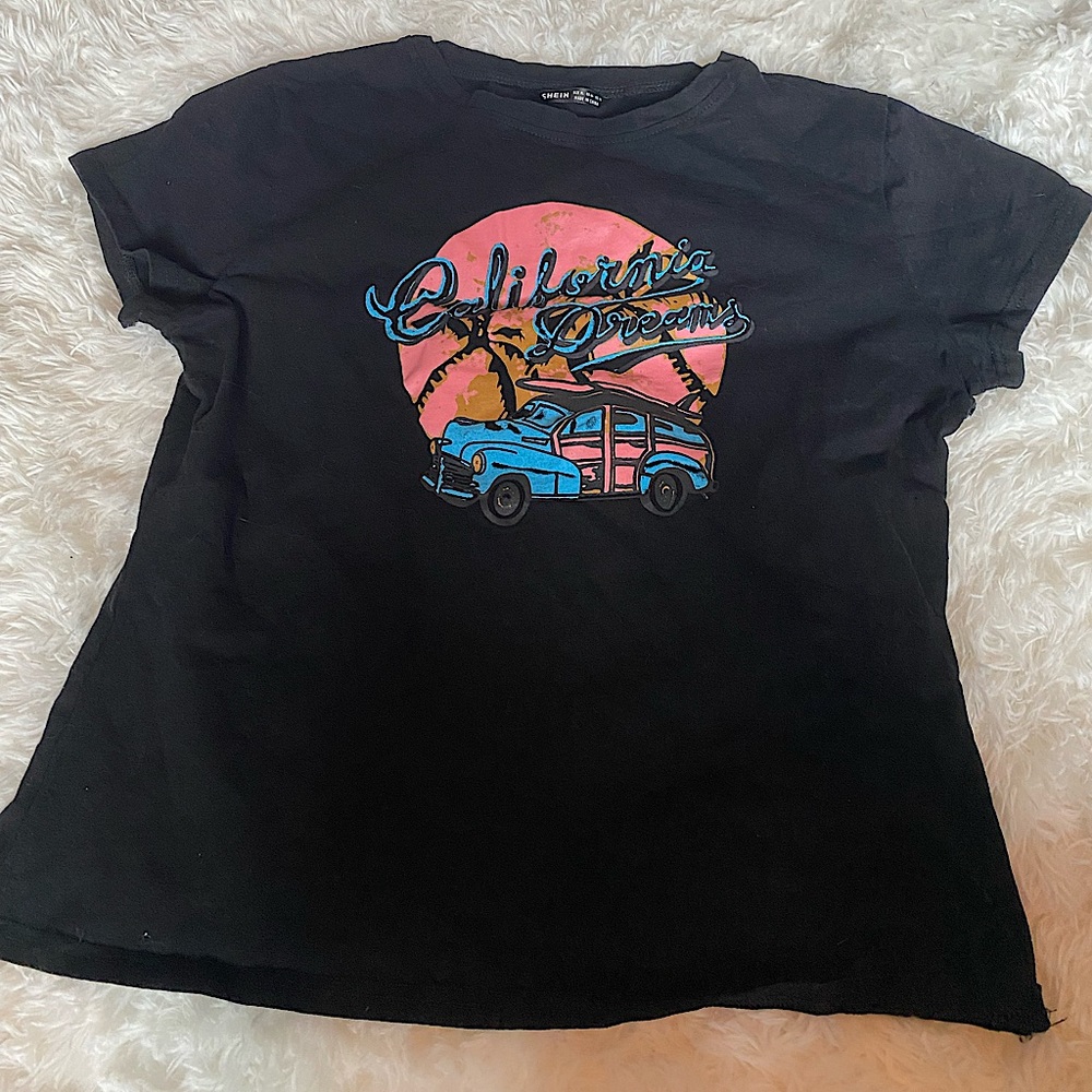 black graphic tee!